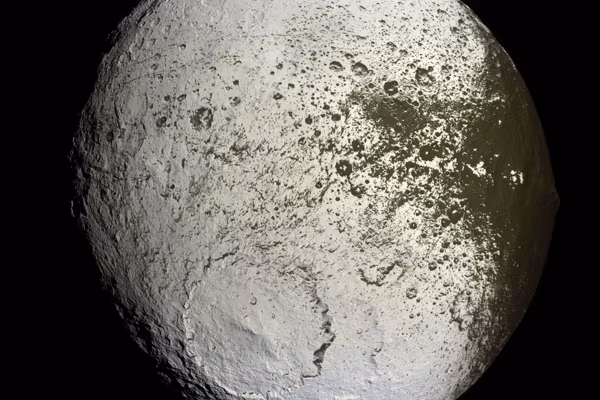 Saturn's Iapetus: Painted Moon